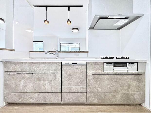 【キッチン】食洗機・浄水器・3ツ口コンロなどデザイン性も機能性も兼ね備えたシステムキッチン!