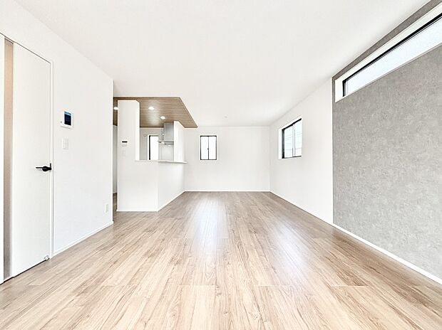 【リビングダイニング】家族団らんの時間も増えそうなくつろぎのリビングダイニング。