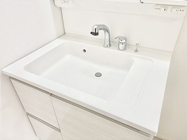 【その他設備(ハンドシャワー水栓)】ハンドシャワー付き！使いやすい洗面台。