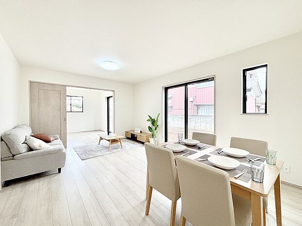 【ダイニング】家族が自然と集まる憩いのスペースになりそう　