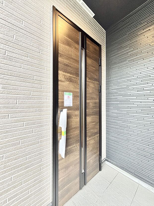 【玄関】大切な家族、来客を出迎える玄関。