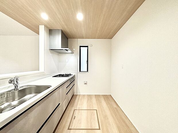 【キッチン】ゆとりあるキッチンではご家族と楽しくお料理ができます。