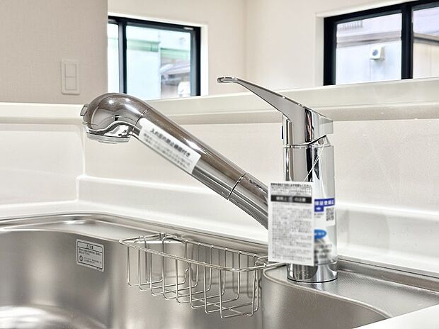 【その他設備(浄水器)】いつでも清潔なおいしいお水を。一つの水栓で水道水と浄水を使い分け。