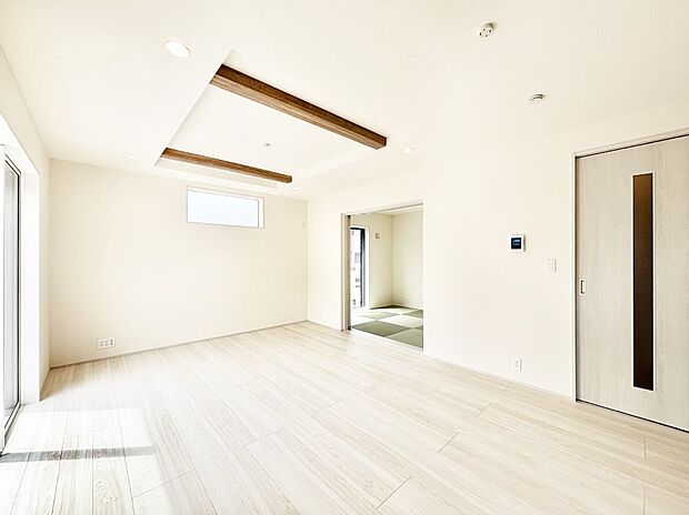 【ダイニング】家族の笑顔が自然と生まれてくる、そんな雰囲気のダイニングに仕上がっています。