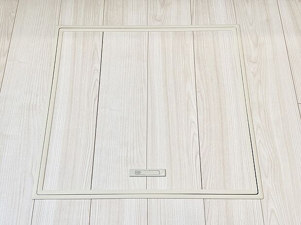 【その他設備(床下収納)】床下収納付き！日用品・非常用品の収納にも大活躍。