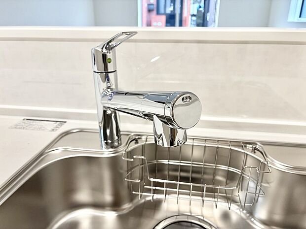 【その他設備(浄水器)】いつでも清潔なおいしいお水を。一つの水栓で水道水と浄水を使い分け。