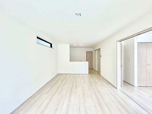 【リビングダイニング】家族団らんの時間も増えそうなくつろぎのリビングダイニング。   