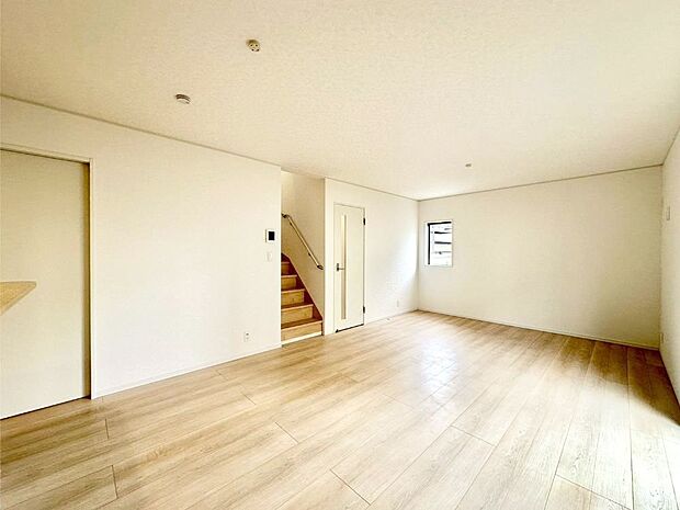 【ダイニング】リビング階段が家族の笑顔と会話をつないでくれます