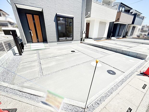 【駐車場】目の前が駐車場だと雨の日も大量にお買い物をした時も便利ですね