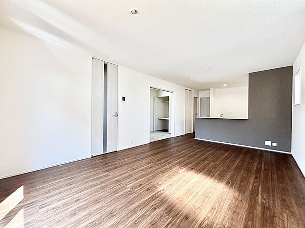 【リビングダイニング】17帖のＬＤＫは家族みんなの快適空間！家族のつながりを強くする大事なスペースです。 