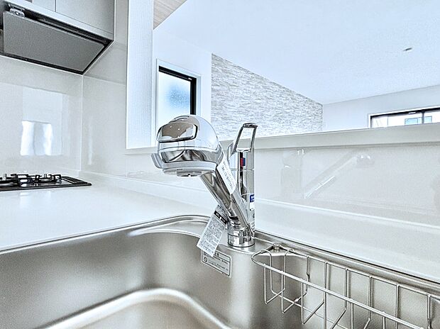 【その他設備(浄水器)】いつでも清潔なおいしいお水を。一つの水栓で水道水と浄水を使い分け。