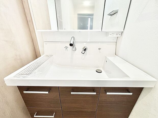 【その他設備(ハンドシャワー水栓)】ハンドシャワー付き!使いやすい洗面台。