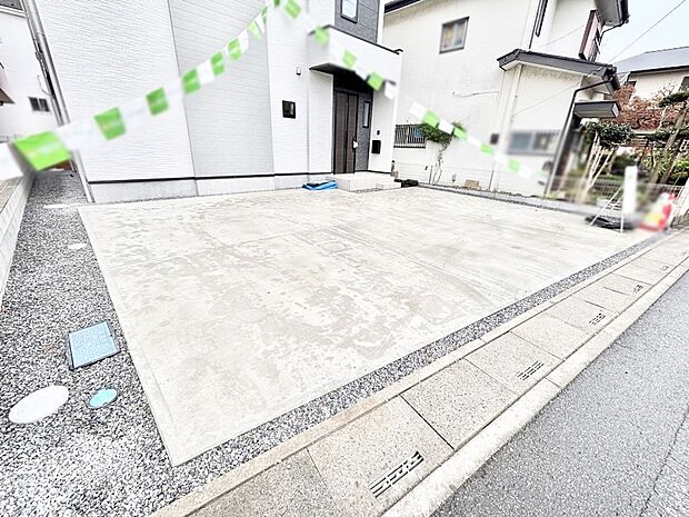 【駐車場】目の前が駐車場だと雨の日も大量にお買い物をした時も便利ですね