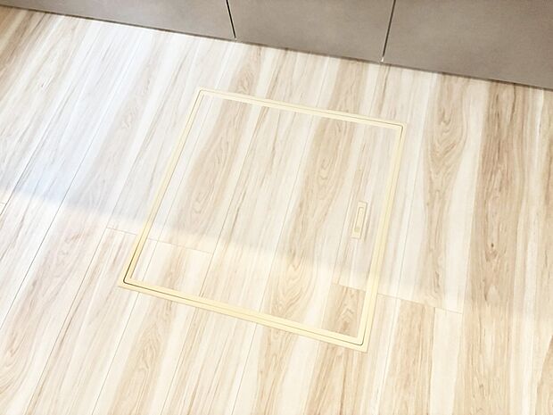 【その他設備(床下収納)】床下収納付き！日用品・非常用品の収納にも大活躍。