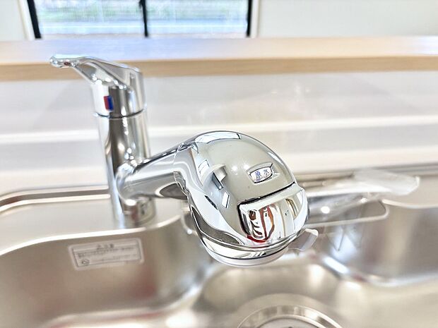 【その他設備(浄水器)】いつでも清潔なおいしいお水を。一つの水栓で水道水と浄水を使い分け。