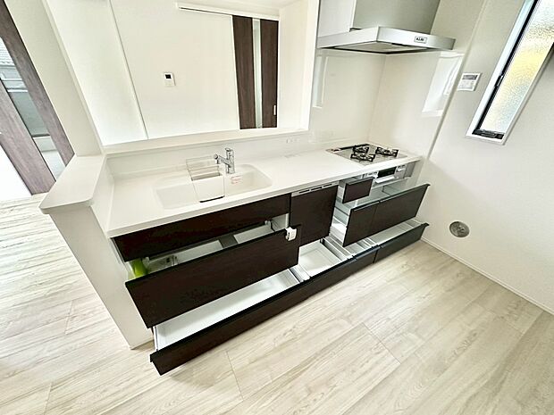 【その他設備(スライド収納)】使いやすさを優先したスライド式収納タイプ!