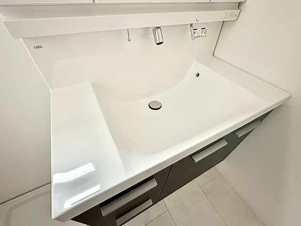 【その他設備(ハンドシャワー水栓)】ハンドシャワー付き!使いやすい洗面台。