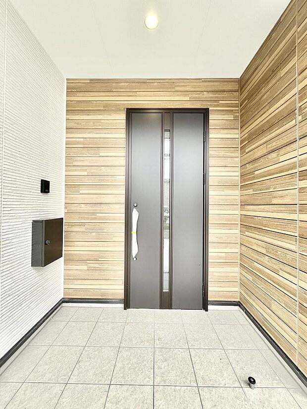 【玄関】大切な家族、来客を出迎える玄関。