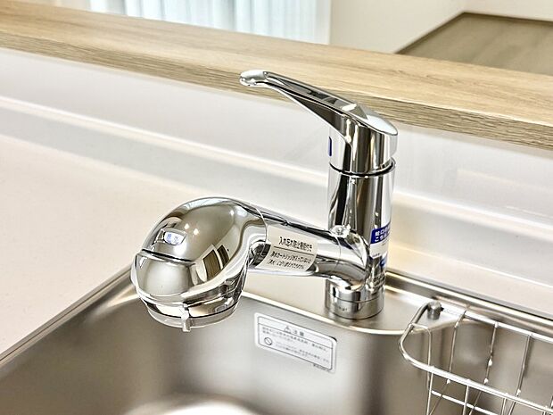 【その他設備(浄水器)】いつでも清潔なおいしいお水を。一つの水栓で水道水と浄水を使い分け。