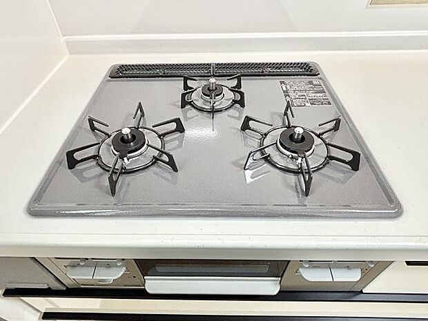 【その他設備(Ｓｉセンサーコンロ)】ガスコンロはＳｉセンサー搭載。火力調節や焦げ付き・消し忘れも防いでくれます。