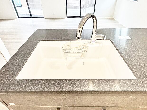 【その他設備(浄水器)】いつでも清潔なおいしいお水を。一つの水栓で水道水と浄水を使い分け。