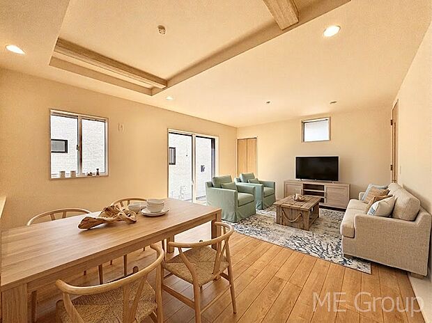 【リビング】大きな窓からたっぷりの陽光と風を感じられるリビング ※家具はCGです