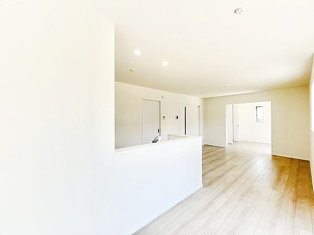 【ダイニング】家族の笑顔が自然と生まれてくる、そんな雰囲気のダイニングに仕上がっています。