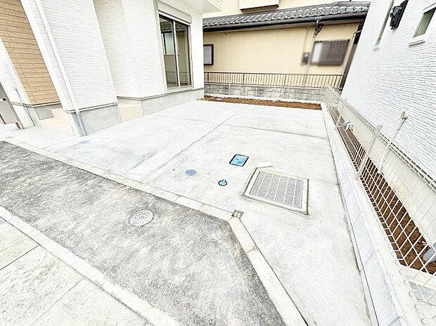 【駐車場】目の前が駐車場だと雨の日も大量にお買い物をした時も便利ですね