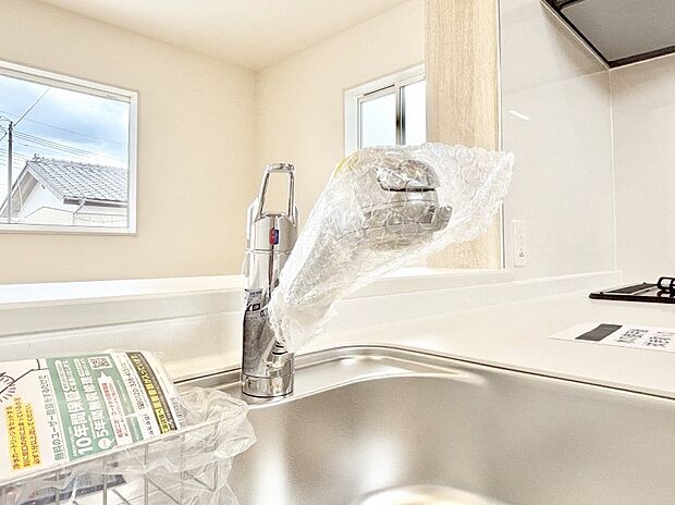 【その他設備(浄水器)】いつでも清潔なおいしいお水を。一つの水栓で水道水と浄水を使い分け。