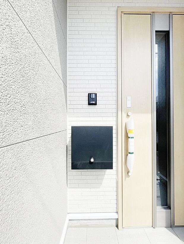 【その他現地】シンプルなデザインのポスト