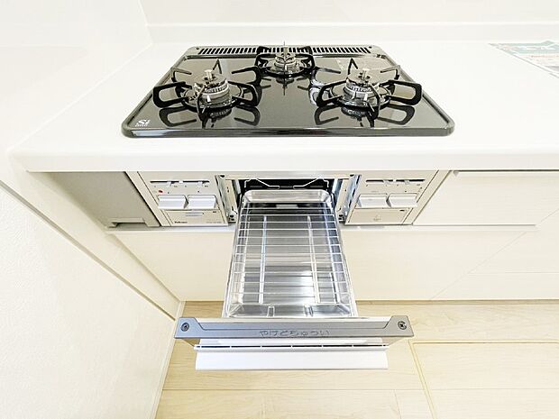 【その他設備(ガスコンロ)】三口ガスコンロでお料理が一気にはかどりそう  