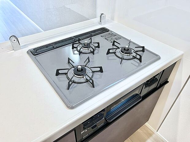 【その他設備(Ｓｉセンサーコンロ)】ガスコンロはＳｉセンサー搭載。火力調節や焦げ付き・消し忘れも防いでくれます。