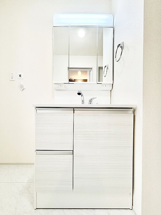 【洗面台・洗面所】収納力と機能性に優れた洗面化粧台