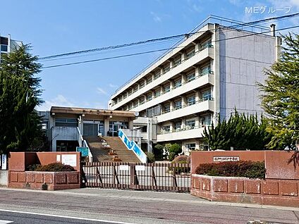 杉戸町立杉戸中学校 2100m
