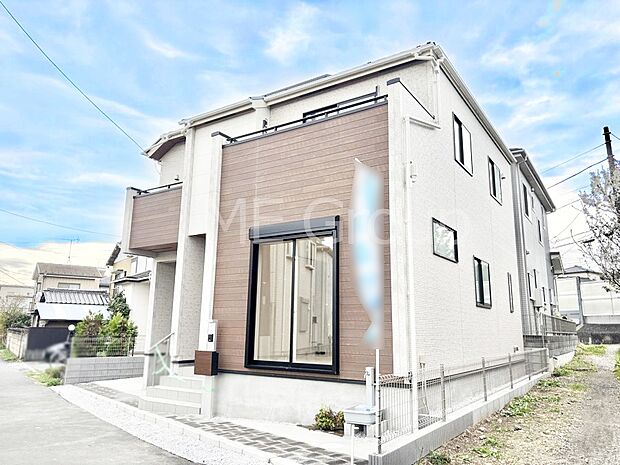 【現地外観写真】上質感あふれる外観デザイン。魅力の住まいを実現。