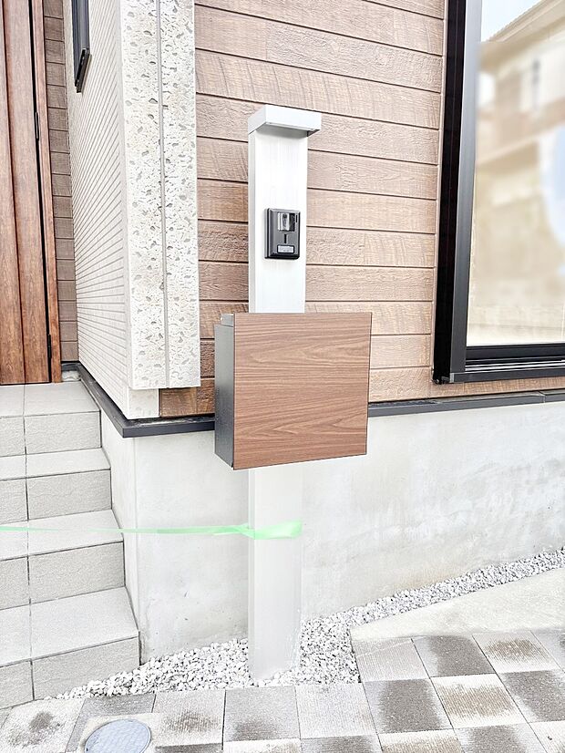 【その他現地】表札・インターホン・ポストをひとつに集約