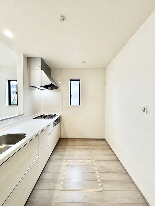 【キッチン】ゆとりあるキッチンではご家族と楽しくお料理ができます。