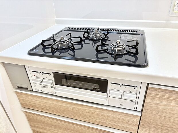 【その他設備(Ｓｉセンサーコンロ)】ガスコンロはＳｉセンサー搭載。火力調節や焦げ付き・消し忘れも防いでくれます。