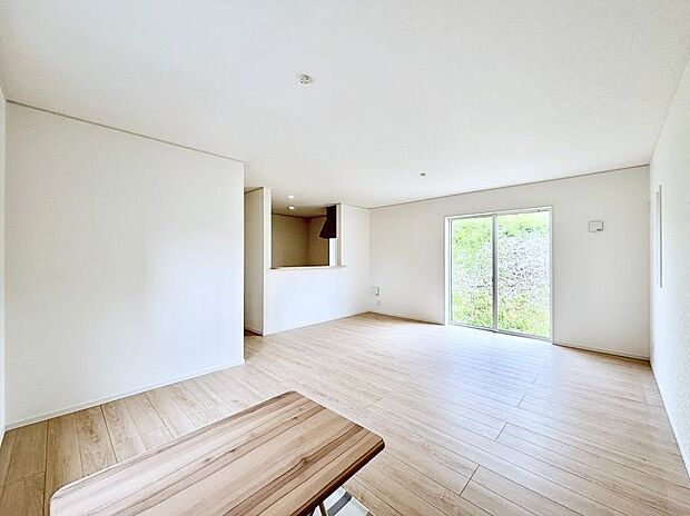 【リビングダイニング】家族団らんの時間も増えそうなくつろぎのリビングダイニング。   