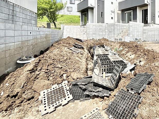 【駐車場】駐車2台可能！急なお客様の駐車に。また、ご家族の自転車スペースとしても大活躍。