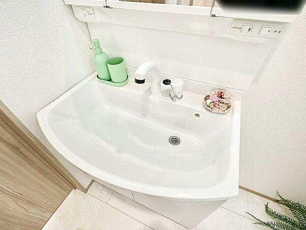 【その他設備(ハンドシャワー水栓)】ハンドシャワー付き!使いやすい洗面台。