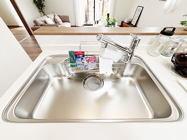 【その他設備(蛇口一体型浄水器)】いつでも清潔なおいしいお水を。一つの水栓で水道水と浄水を使い分け。