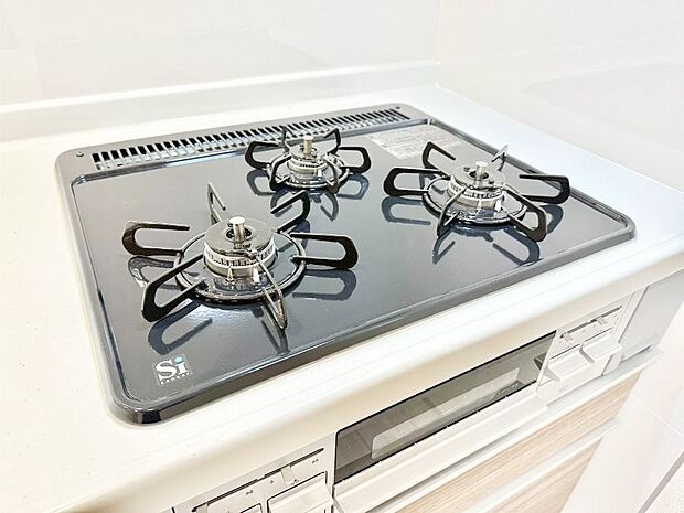 【その他設備(ガスコンロ)】三口ガスコンロでお料理が一気にはかどりそう  