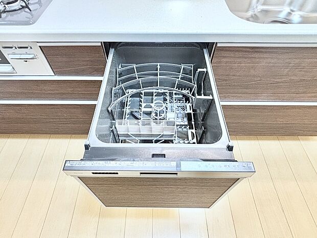 【その他設備(食洗機)】面倒なお片づけは食洗機にお任せ！家事の負担が減って、時間にも気持ちにもゆとりができます。