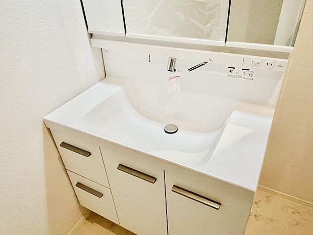 【その他設備(シャワー水栓)】ハンドシャワー付き！使いやすい洗面台。