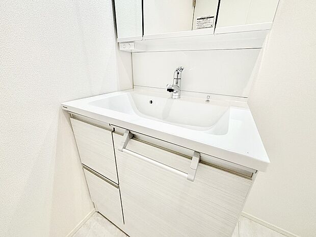 【その他設備(シャワー水栓)】ハンドシャワー付き!使いやすい洗面台。