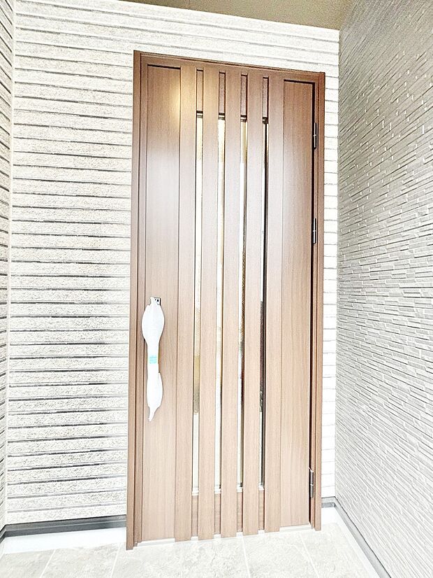 【玄関】大切な家族、来客を出迎える玄関。