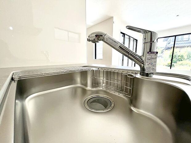 【その他設備(浄水器)】いつでも清潔なおいしいお水を。一つの水栓で水道水と浄水を使い分け。