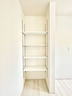 その他設備(キッチン横収納)