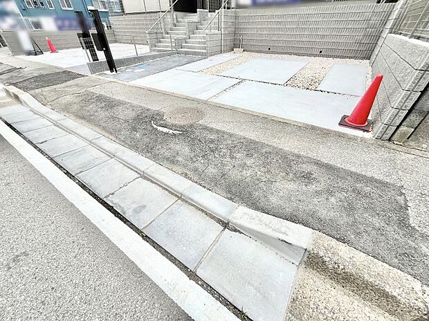 【駐車場】並列2台駐車可能なゆとりのカースペース